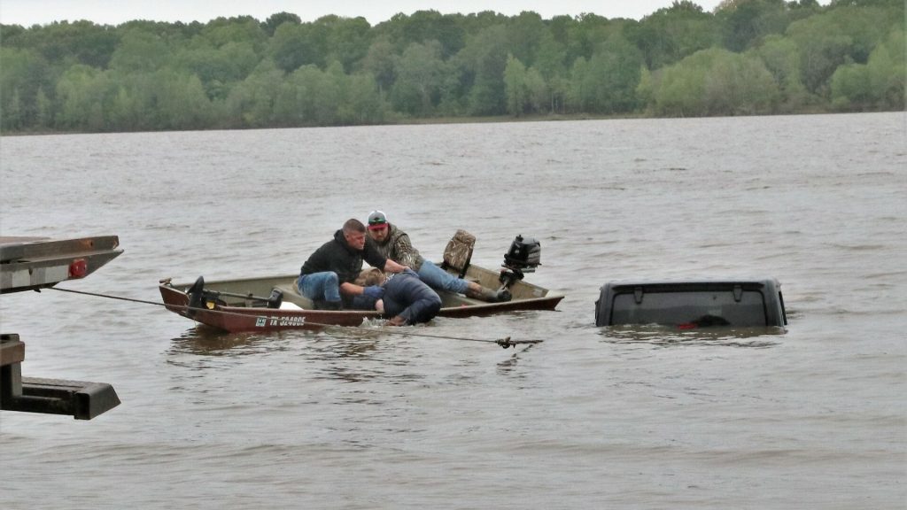  Woman Survives Hours Trapped Inside Submerged Jeep Wrangler In Texas Lake