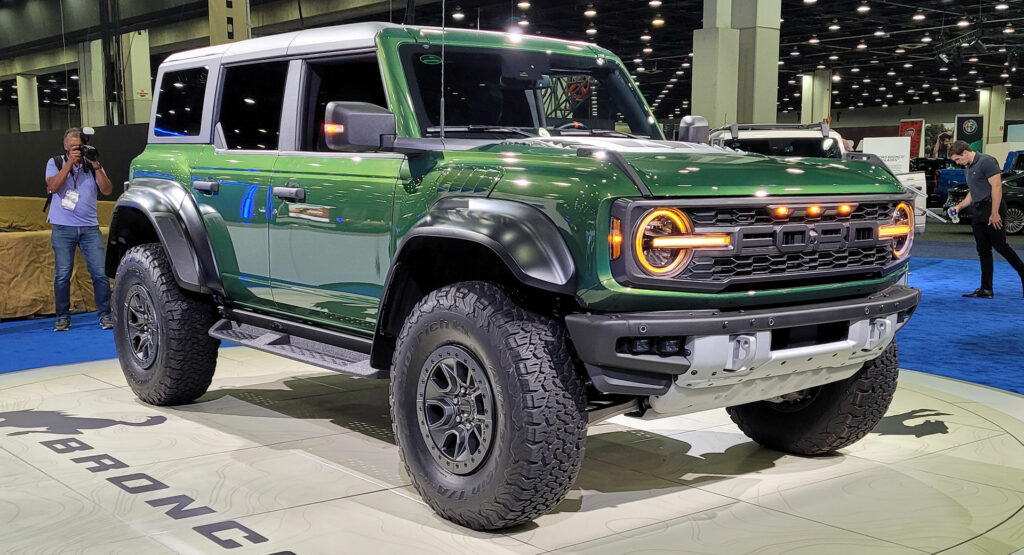  Jeep Wrangler Outsells The Bronco Again, But The Ford Is Closing In
