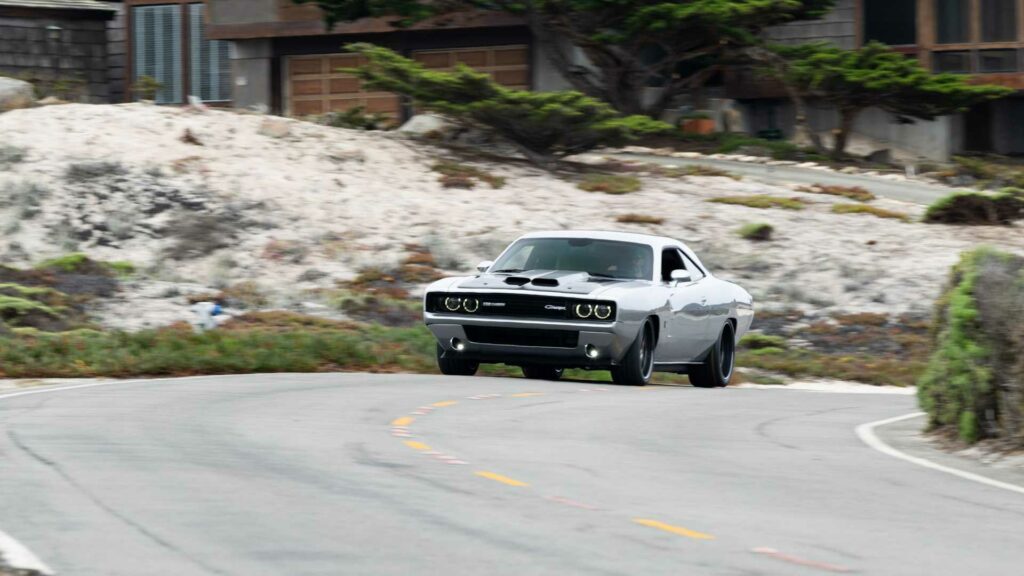 This Dodge Challenger Hellcat Makes Its Best Impression Of An Old Charger