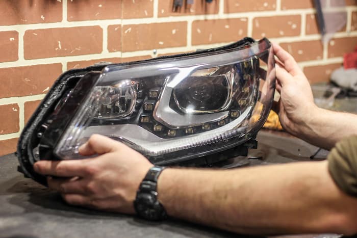 How to eliminate headlight from the socket