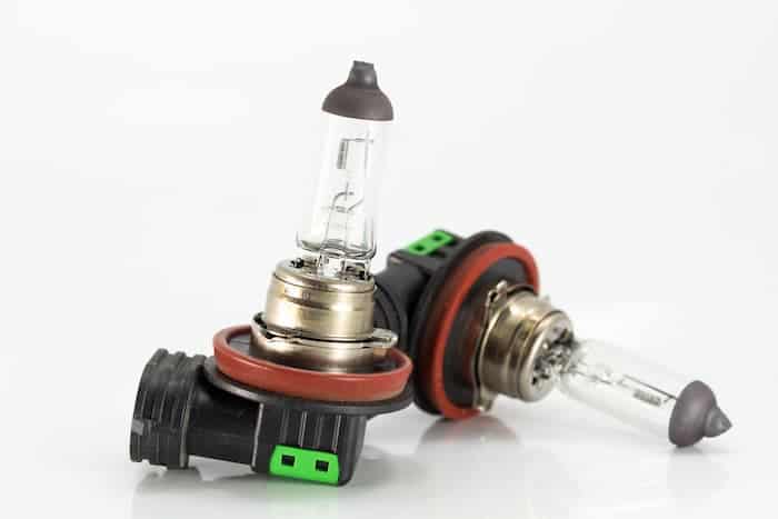 What auto use H11 headlight bulbs